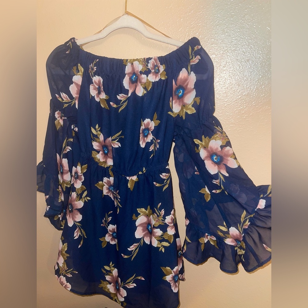 Very cute, mid-rise navy blue and floral print dress! - Picture 3 of 4